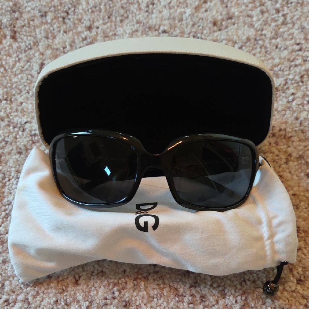D&G Black Sunglasses with Case & microfiber bag